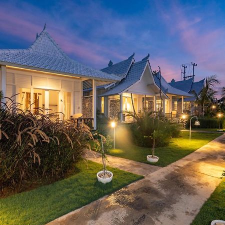 Paus Putih Hotel Нуса Лембонган Екстериор снимка